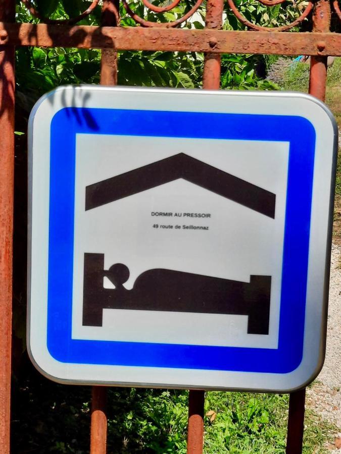 Dormir Au Pressoir Montagnieu  Exterior photo